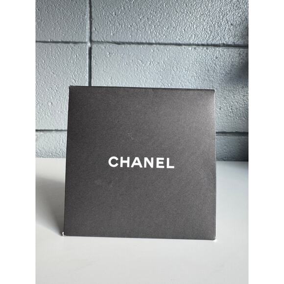 New and Unused Chanel No 5 and Volume and Contour Cream Sample Pack Luxury - Picture 1 of 5